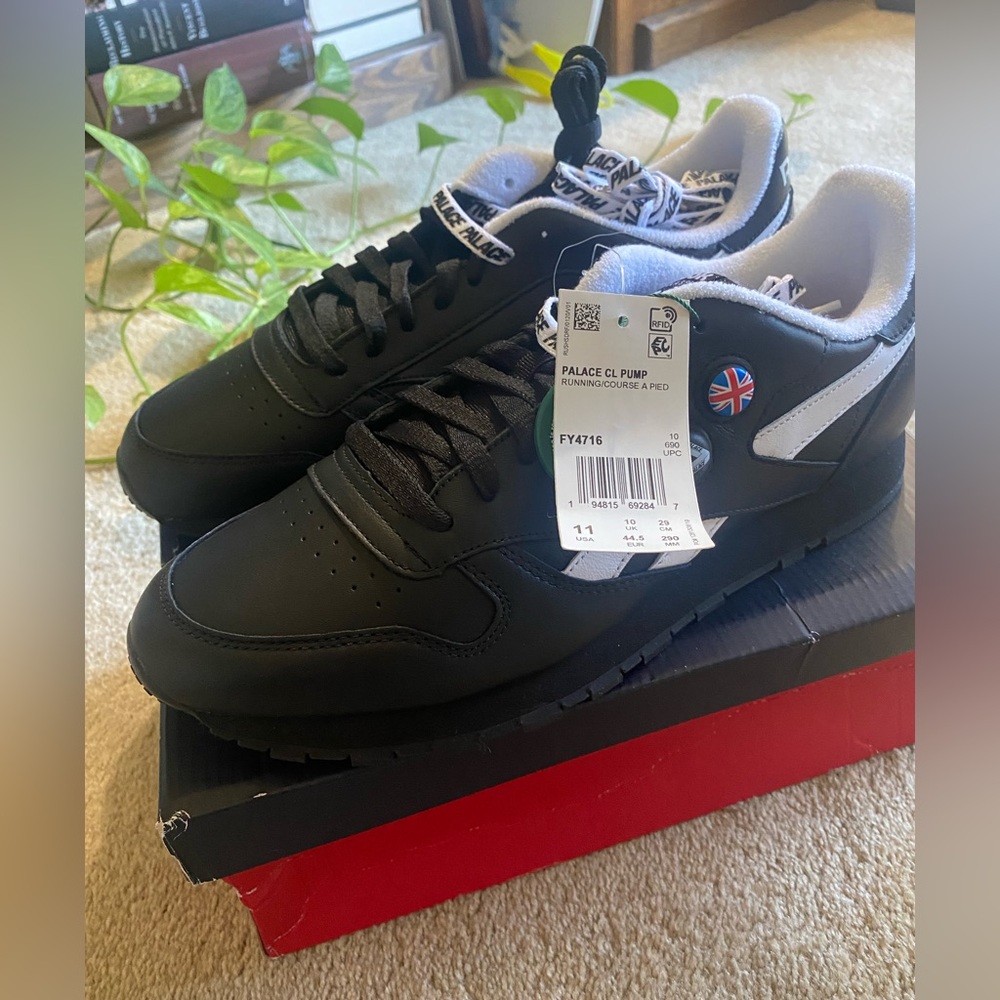Men’s Reebok Palace CL Pumps, Size 11